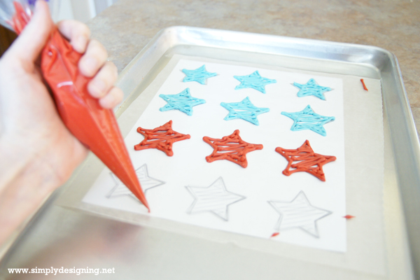 How to Make Chocolate Stars  |  These look complicated but are really very simple!  Pinning for later!  | #4thofjuly #stars #memorialday #recipe #desserts 