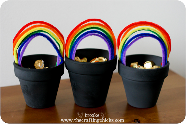 Simple St. Patrick's Day Craft - Mini Pot of Gold