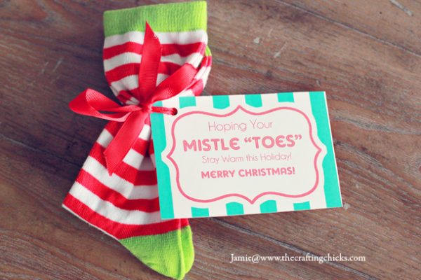 Mistle &quot;Toes&quot; Christmas Socks Gift Tag &amp; Free Printable - The Crafting Chicks