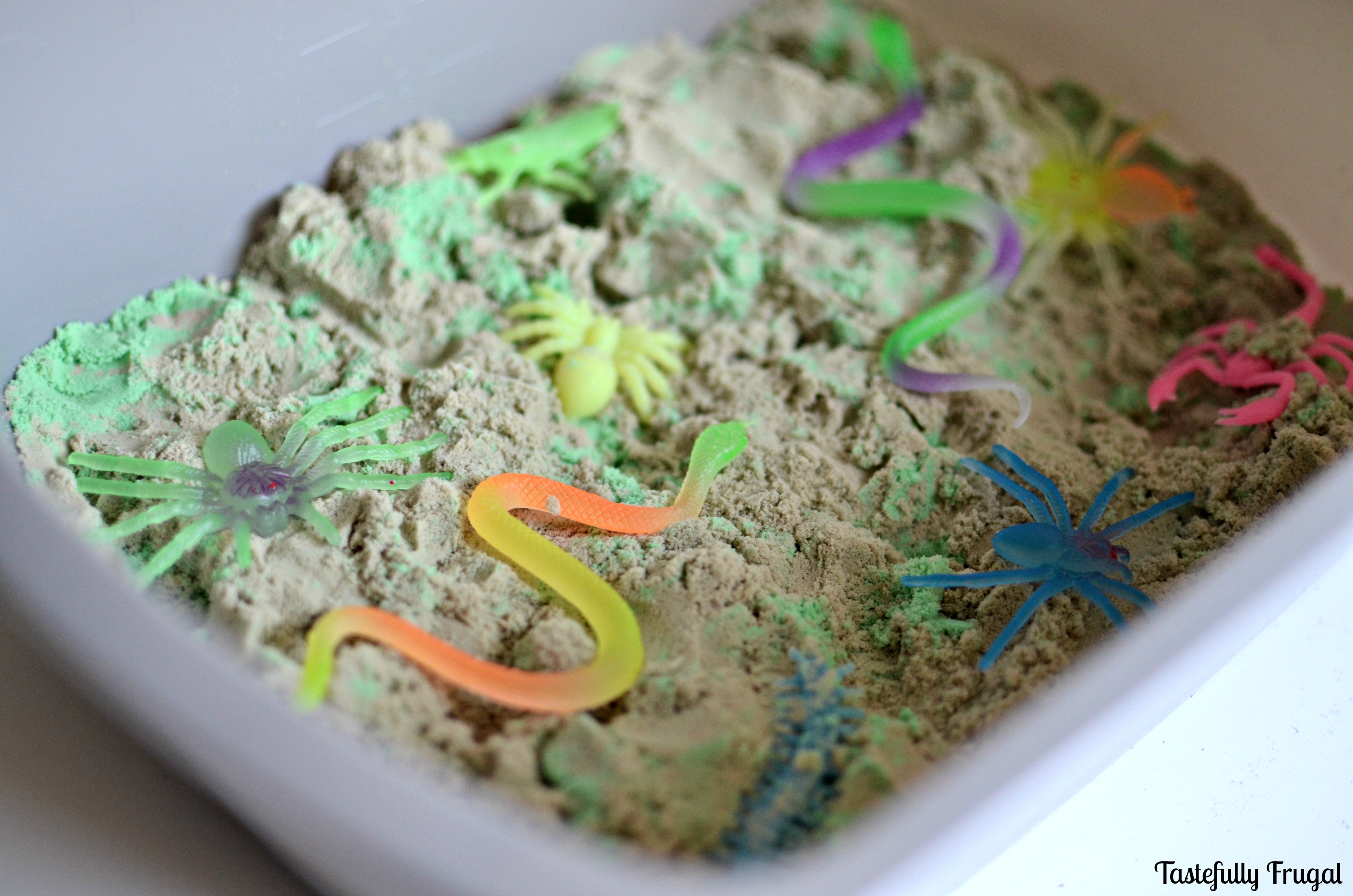 Glow In The Dark Bug Sensory Bin - The Crafting Chicks