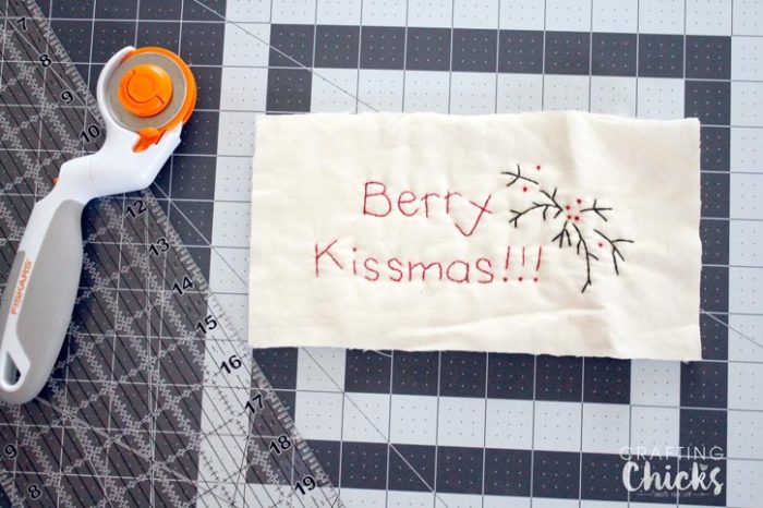 Berry-Kissmas-Pillow-sticth