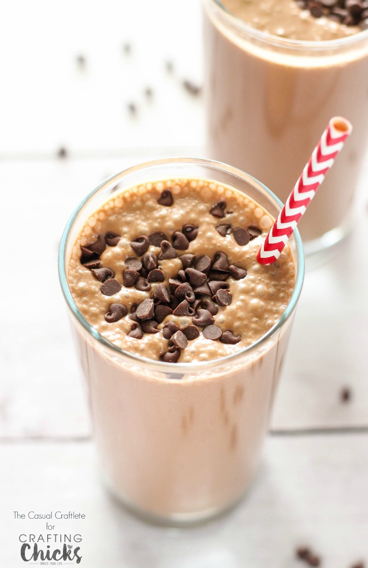 Chocolate Peanut Butter Smoothie is a delicious and healthier breakfast smoothie made with creamy peanut butter and cocoa powder.