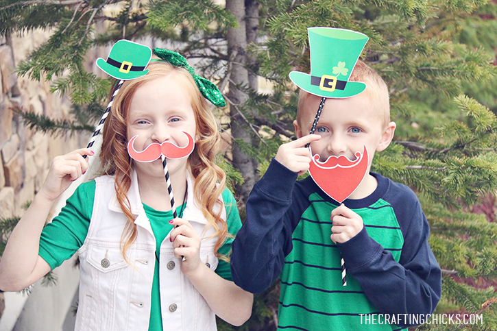 DIY Leprechaun Photo Props Printables - A simple St. Patrick's Day party activity!