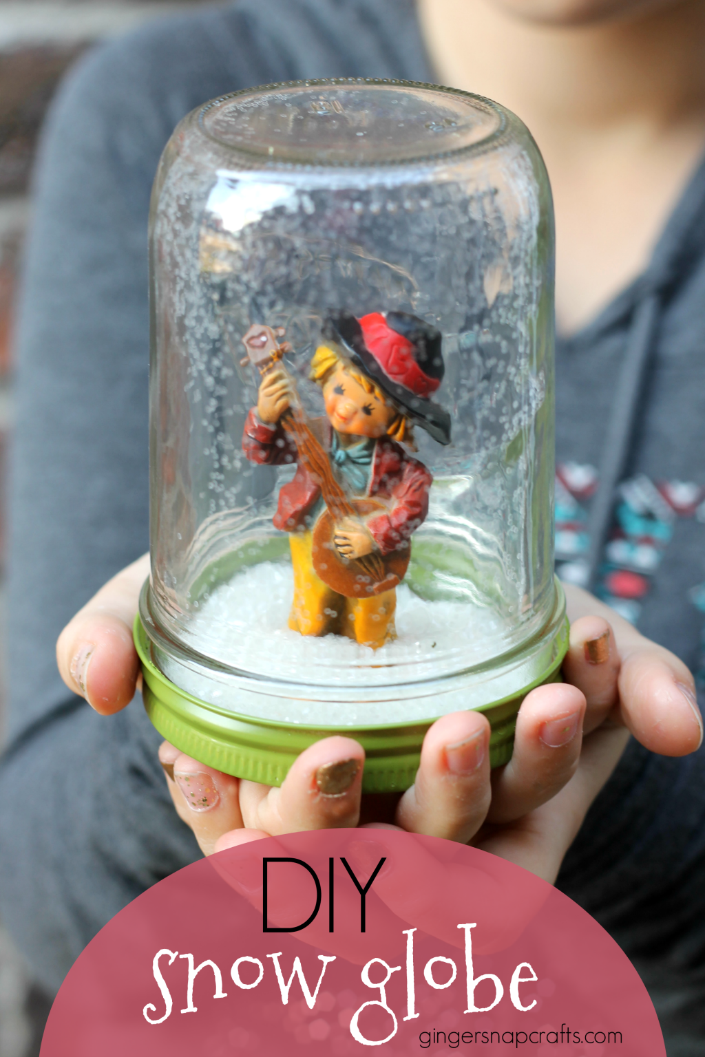 DIY Snow Globe - A fun kids activity or Christmas decor.
