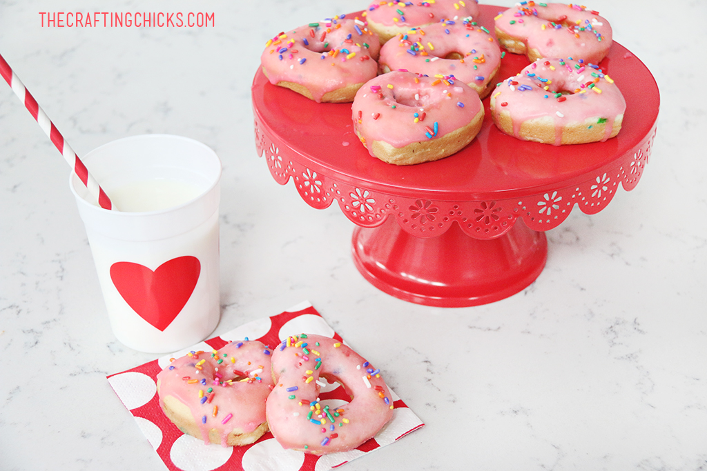 Funfetti Cake Donuts - A great treat or dessert to take to a party!