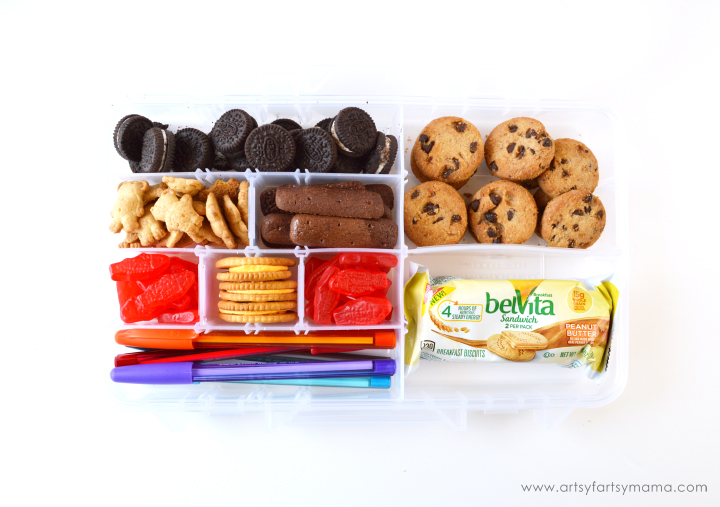 Travel Snacks - These simple to-go snacks are perfect for road trips! Fruit leather, apple sandwiches, healthy snacks and butterfly snack bags!