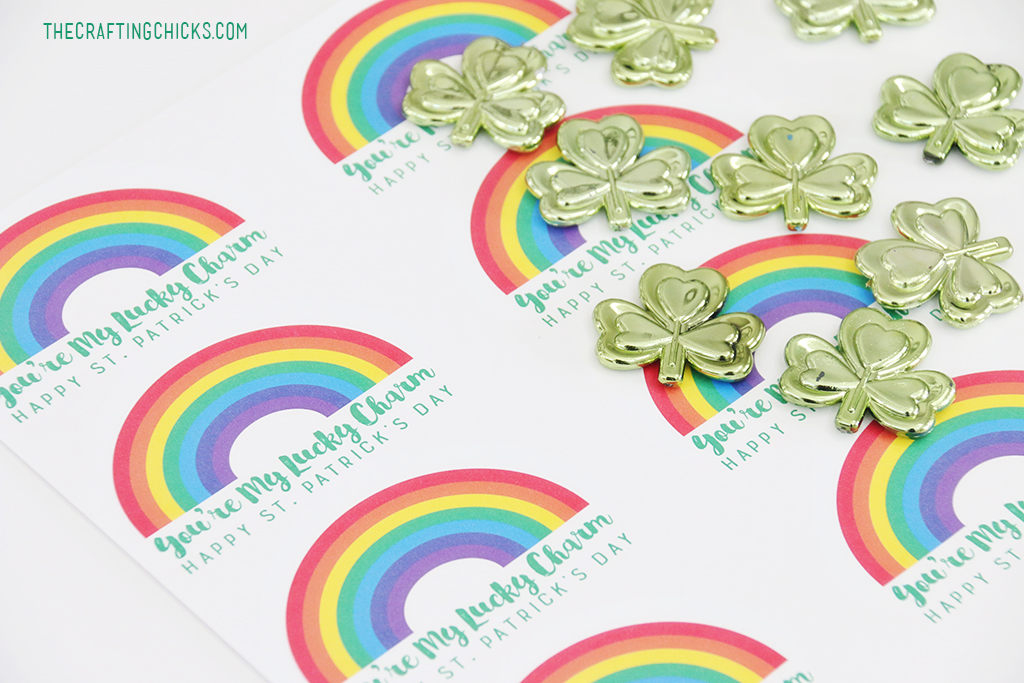 Lucky Charm Printable - Just attach a treat or gift, or slip in a lunch box! A fun St. Patrick's Day gift!