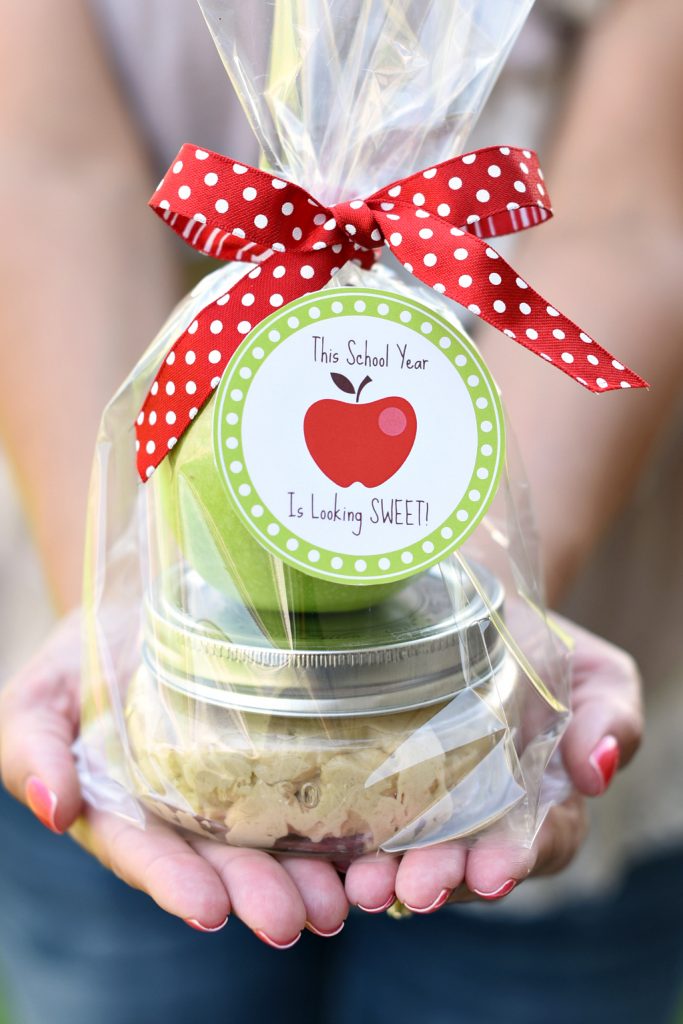 Caramel Apple Teacher Gift Idea - The Crafting Chicks