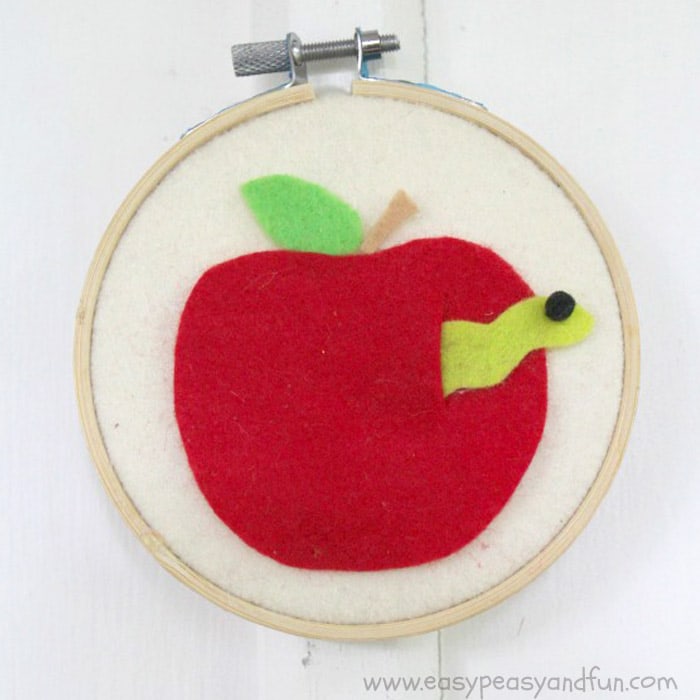 Apple Crafts and Recipes | Kids will love these simple apple activities.  Add a printable tag to these fun apple gift ideas.  Enjoy yummy apple recipes!