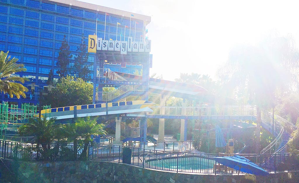 Reasons Why You Should Stay at a Disneyland Resort Hotel - The Crafting ...