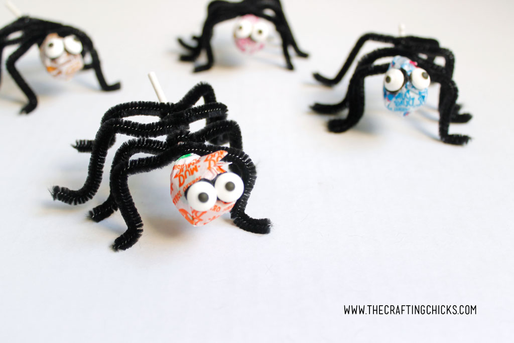 Dum-Dum Spider Suckers are a quick and easy treat for any Halloween party. A fun way clever way to be creative without spending tons of money.