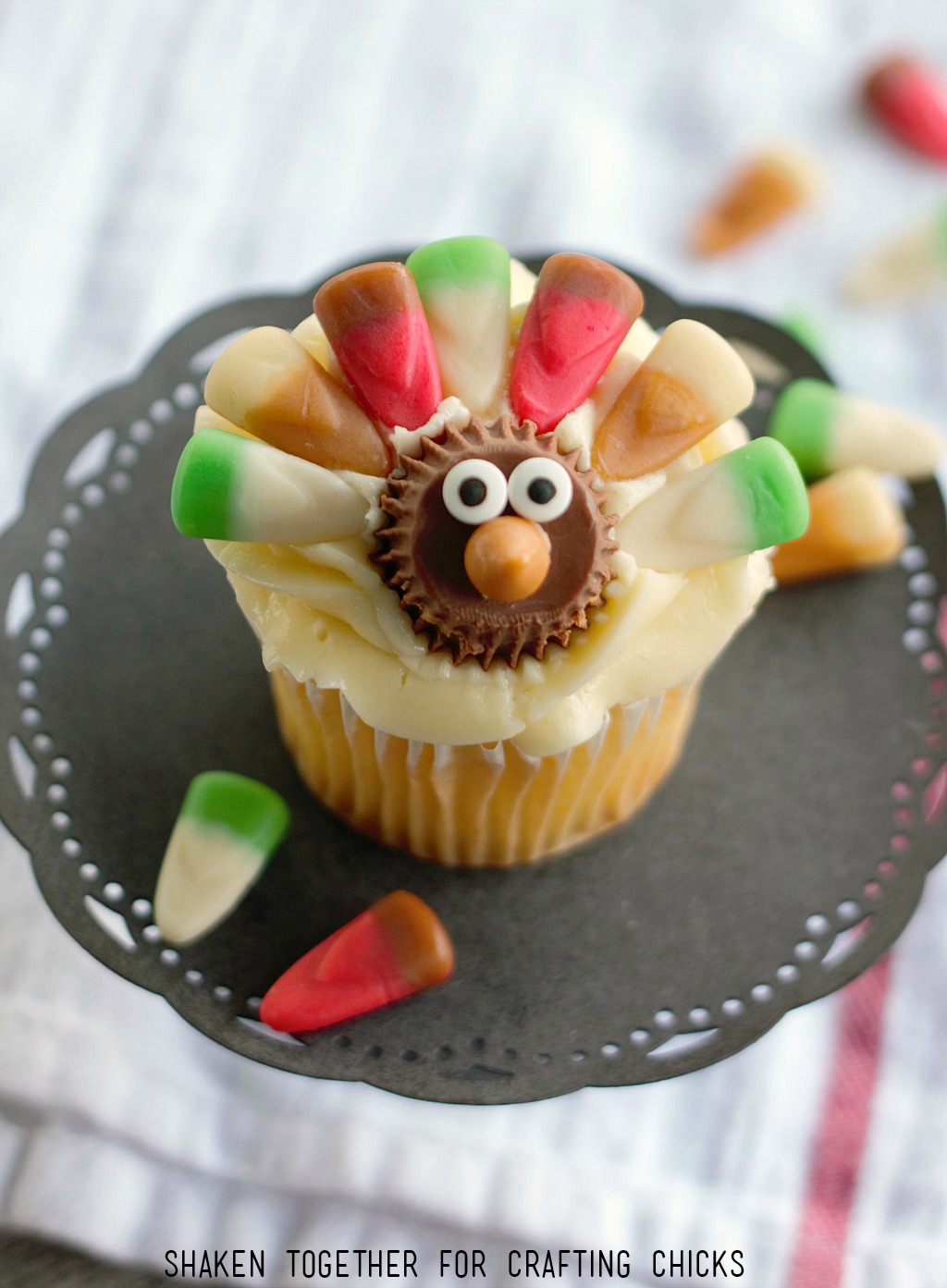 Could these Candy Corn Turkey Thanksgiving Cupcakes be any cuter?! I love that sweet face and the colorful candy corn feathers. This is a great way to use up leftover Halloween candy, too!