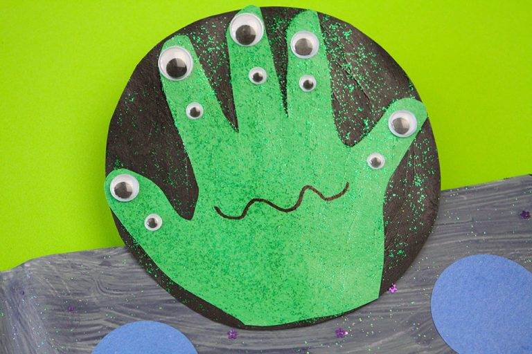 UFO Paper Plate Craft The Crafting Chicks