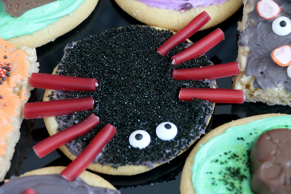 Cookie decorated as a spider