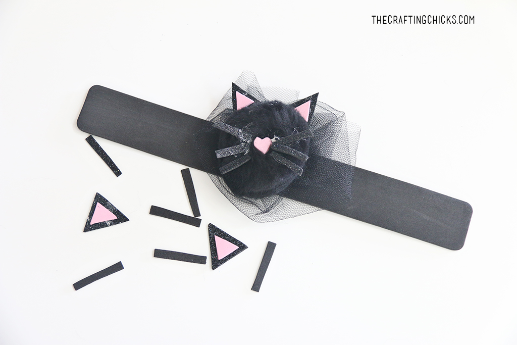 Cat Corsage Halloween Kid Craft for a fun Witch Tea Party! Kids will love creating this adorable cat craft for a Halloween Witch Tea Party!